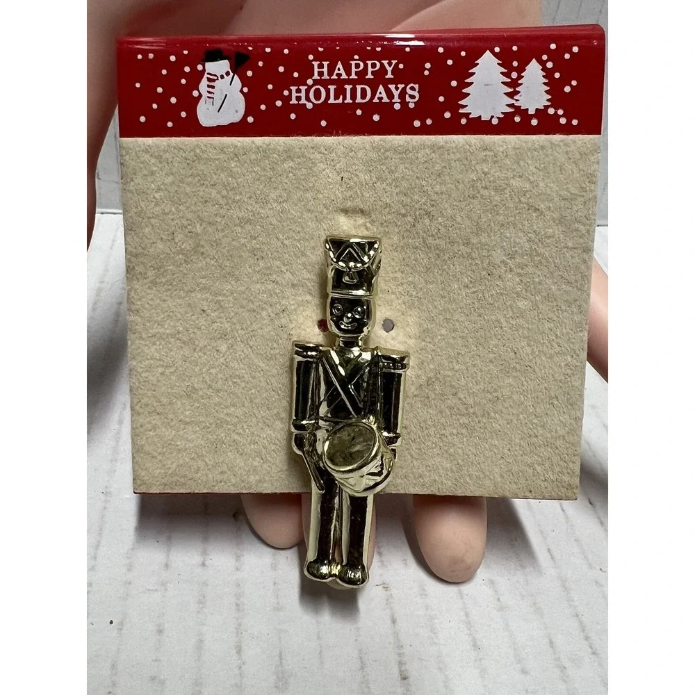Toy‎ Soldier Nutcracker Christmas Pin Vintage Gold Tone Metal Brooch